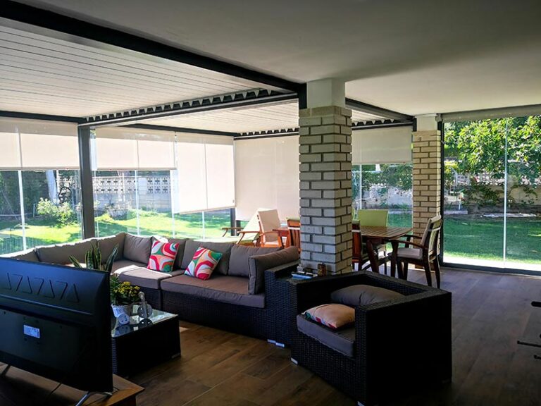 Crea un oasis en tu hogar con Acuglass: Cerramientos para porches que elevan tu espacio exterior